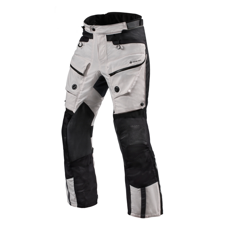 Pantalones de moto Revit Defender 3 GTX, color plata y negro, estilo cropped.
