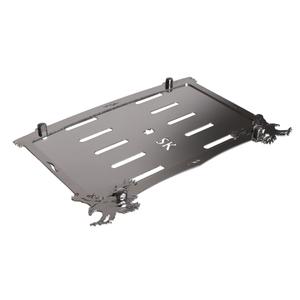 Almohadilla de acero inoxidable bajo la placa de matrícula SK Águilas
