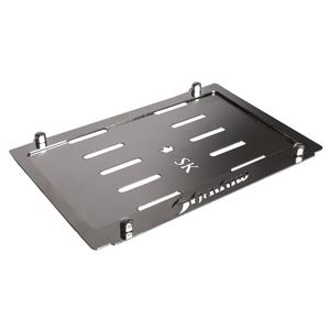 Almohadilla de acero inoxidable bajo la placa de matrícula SK Sombra