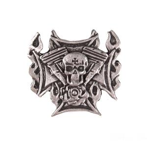 Insignia de calavera con cilindros