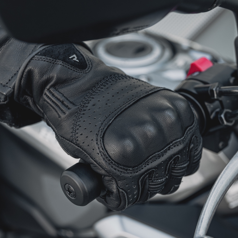 Guantes de moto Rebelhorn Thug II negros perforados