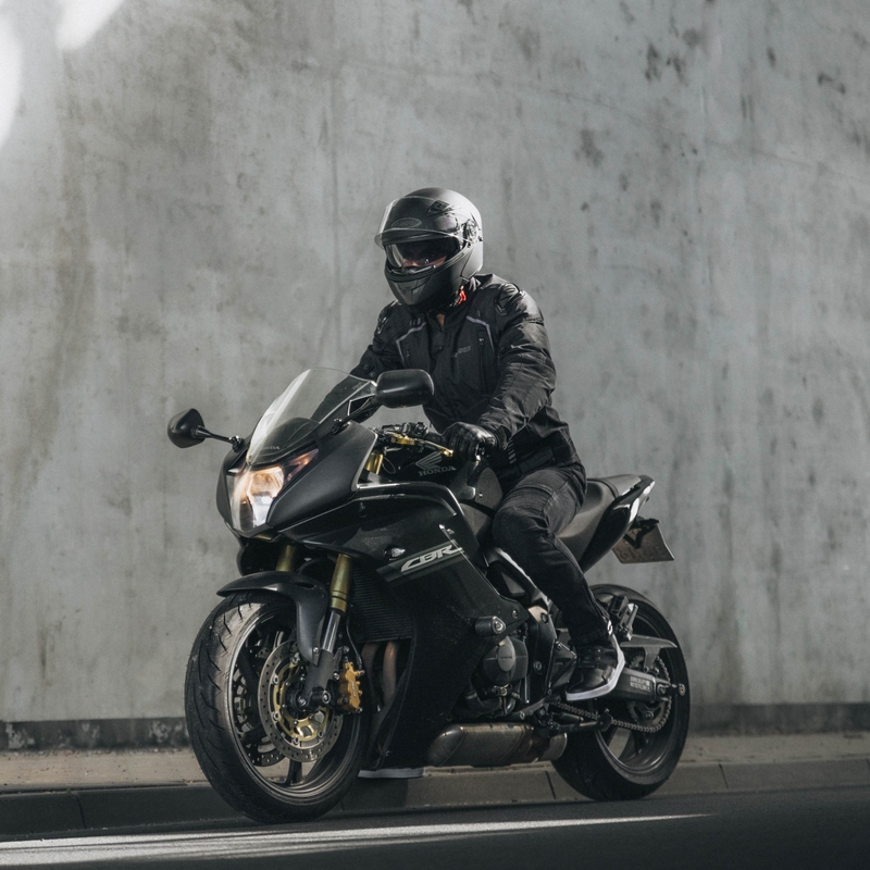 Chaqueta de moto Ozone Pulse negra y gris