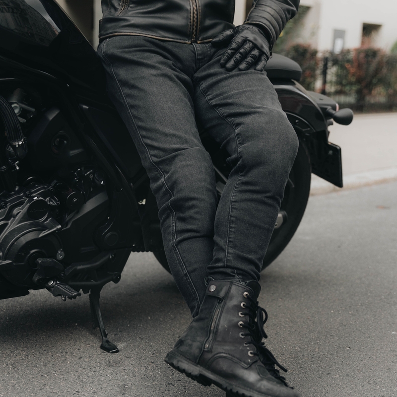 Vaqueros moto Rebelhorn Nomad TP negro lavado liquidación