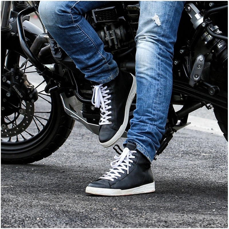 Stylmartin Core botas moteras blancas y negras
