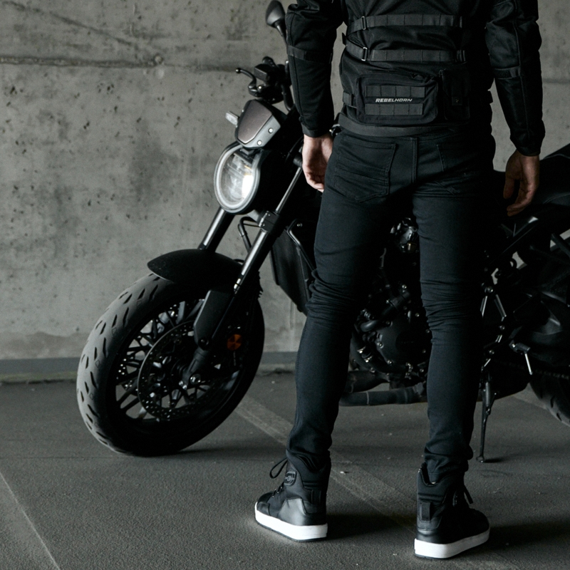 Rebelhorn Eagle III Negro Vaqueros de moto liquidación