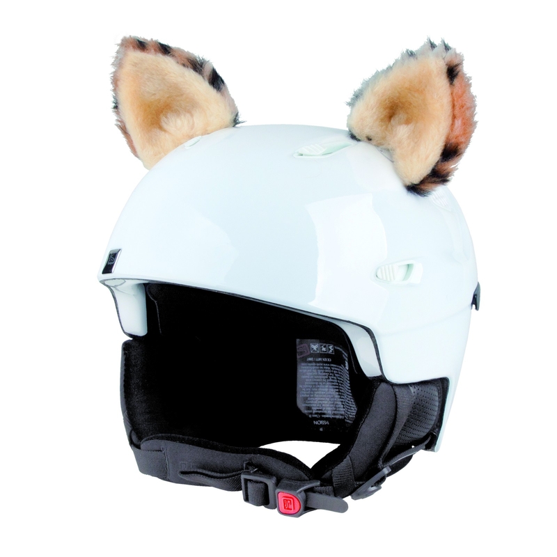 Orejas en el casco del lince