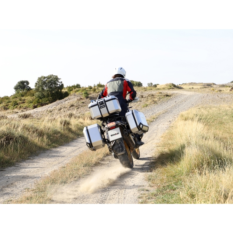 Kompletní sada hliníkových kufrů SHAD TERRA, 48L topcase   36L/47L boční kufry, včetně montážní sady a plotny SHAD TRIUMPH Tiger 900