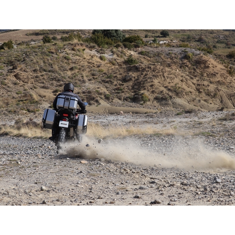 Kompletní sada hliníkových kufrů SHAD TERRA, 48L topcase   36L/47L boční kufry, včetně montážní sady a plotny SHAD TRIUMPH Tiger 900