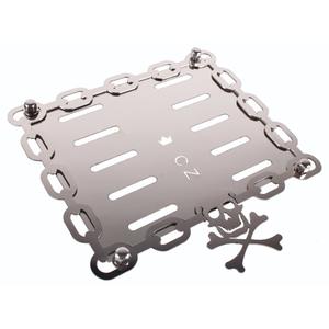 Almohadilla de acero inoxidable bajo la placa de matrícula CZ Skull