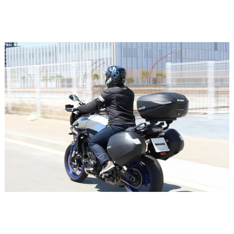 Vrchní kufr na motorku s barevným krytem SHAD SH58X Lesklá černá se zámkem PREMIUM