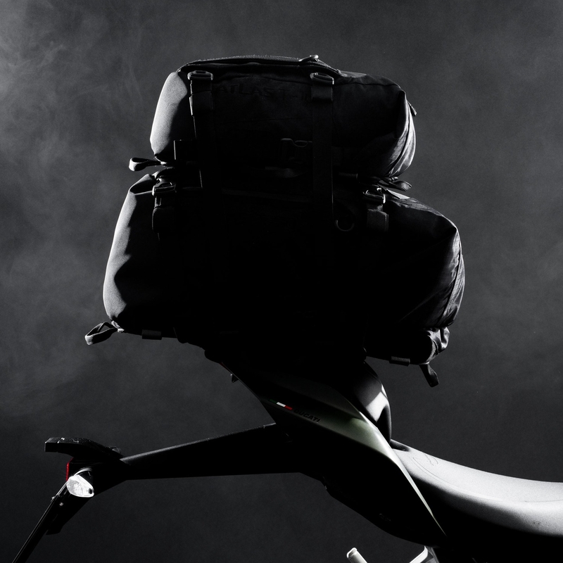 Bolsa para asiento de pasajero Oxford Atlas T-30 Advanced Tourpack de 30 l, color negro