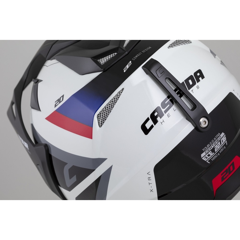 Casco enduro Cassida Tour 2.0 X-tra blanco-azul-rojo-negro con visera negra mate