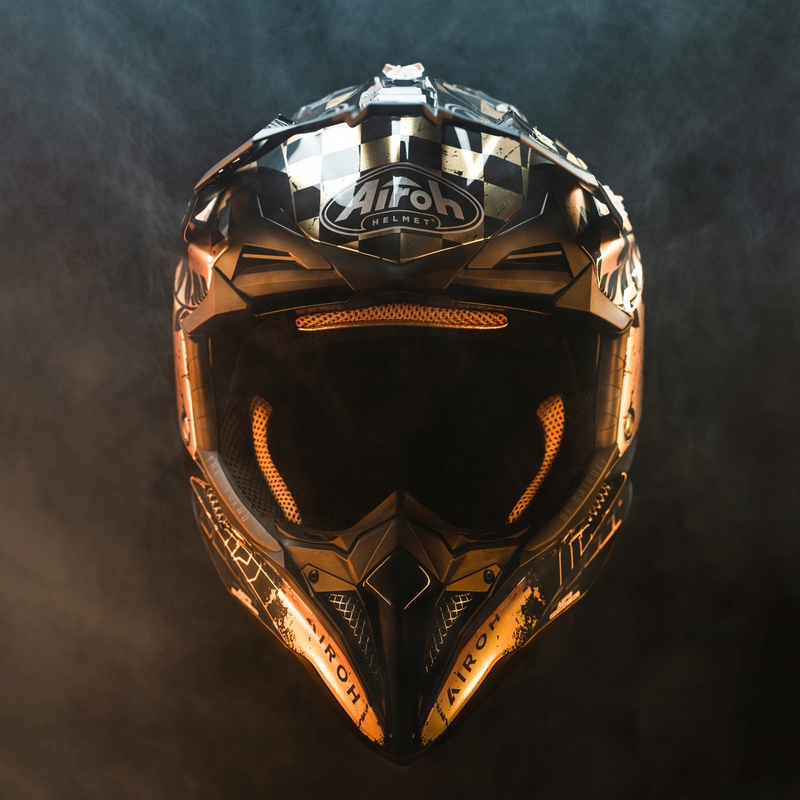 Casco de motocross Airoh Aviator 3.0 "TC 222 THE LEGEND" negro-oro
