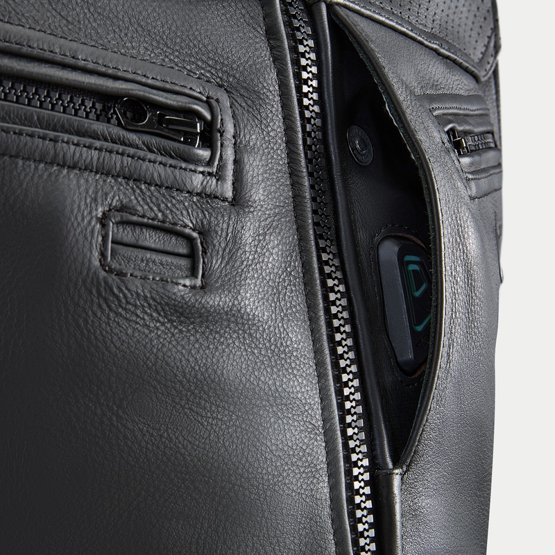 Chaleco con sistema de airbag TECH-AIR®3 V2 LEATHER de Alpinestars, color negro