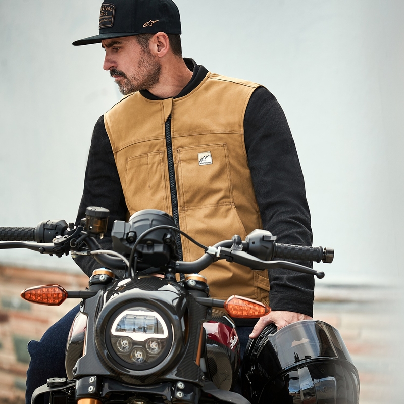 Chaleco con sistema de airbag Tech-Air®3 V2 Canvas de Alpinestars en color beige