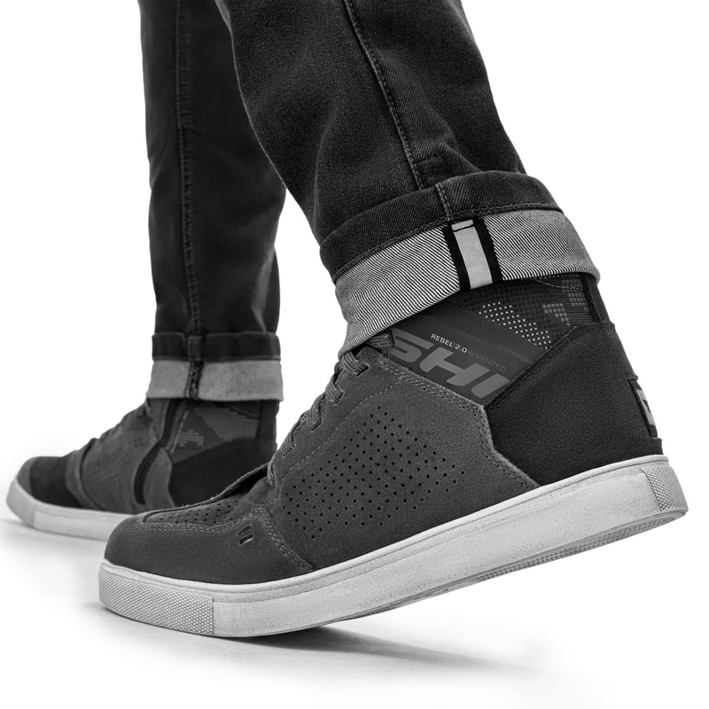 Vaqueros negros de moto Shima Ridge con corte extendido