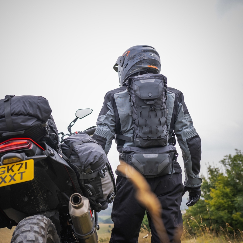 Mochila para moto Oxford Atlas B-10 negra de 10 l