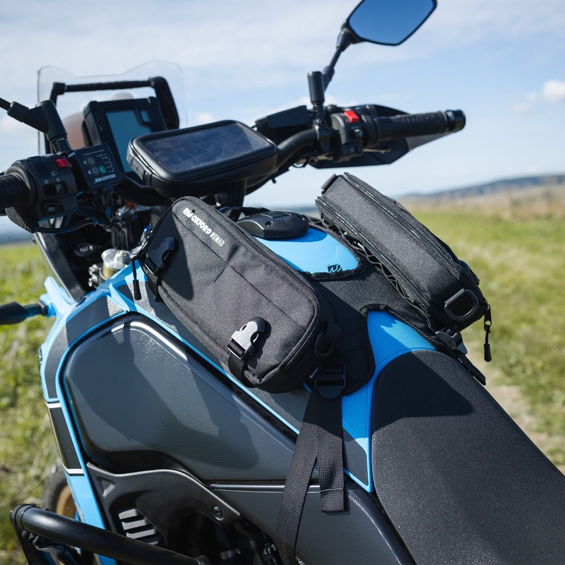 Sistema de portaequipajes para tanque Oxford Nomad, color negro