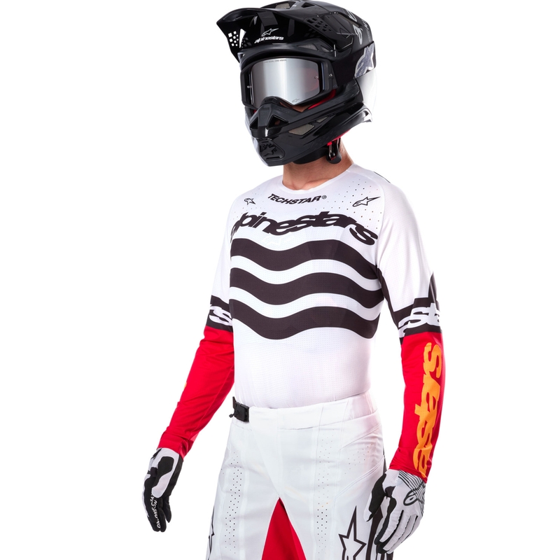 Camiseta de motocross Alpinestars Techstar edición limitada en negro intenso, blanco, rojo fluorescente y naranja.