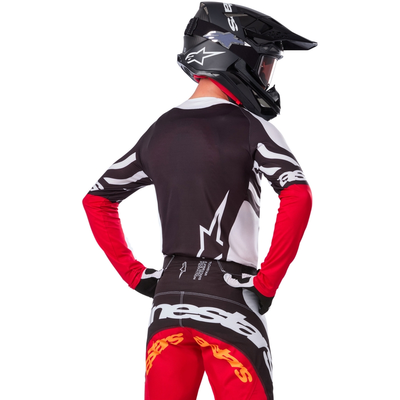 Camiseta de motocross Alpinestars Techstar edición limitada en negro intenso, blanco, rojo fluorescente y naranja.
