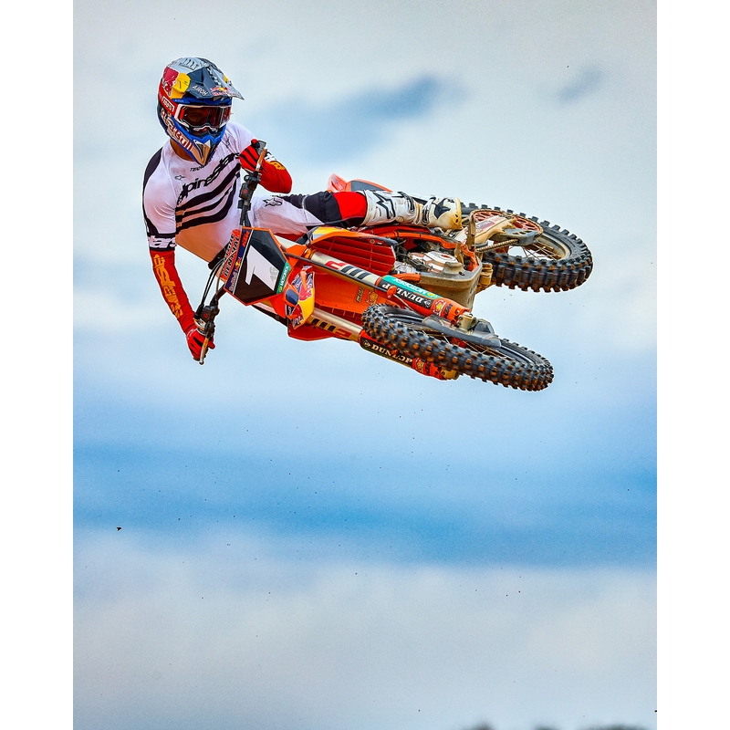 Camiseta de motocross Alpinestars Techstar edición limitada en negro intenso, blanco, rojo fluorescente y naranja.