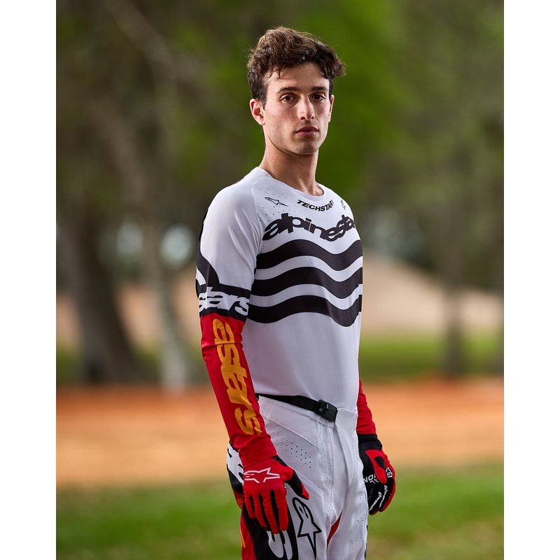 Camiseta de motocross Alpinestars Techstar edición limitada en negro intenso, blanco, rojo fluorescente y naranja.