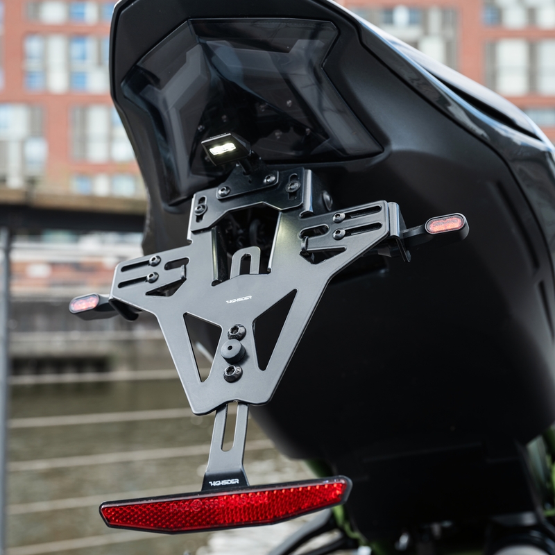 Portamatrículas con iluminación Highsider Akron RS PRO Kawasaki Z 900 RS negro