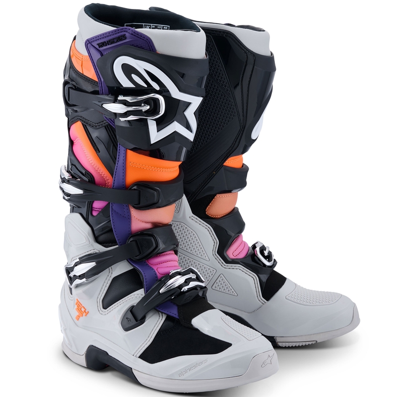 Botas de moto Alpinestars Tech 7 en negro, gris claro y naranja fluorescente degradado