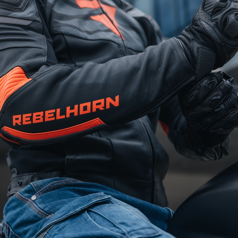Chaqueta de moto de cuero Rebelhorn Vandal negra y roja