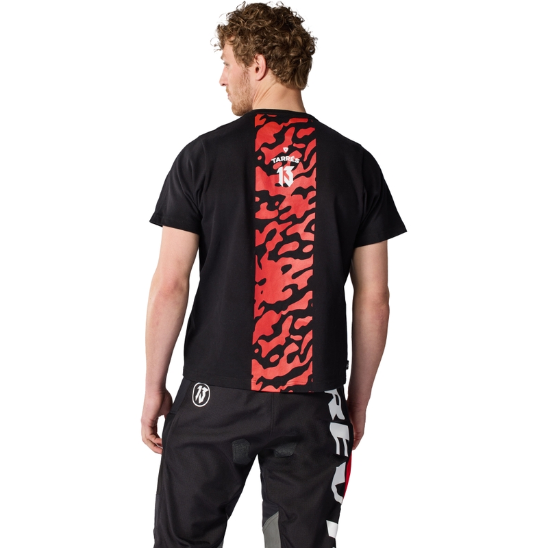 Camiseta negra de la temporada de Revit