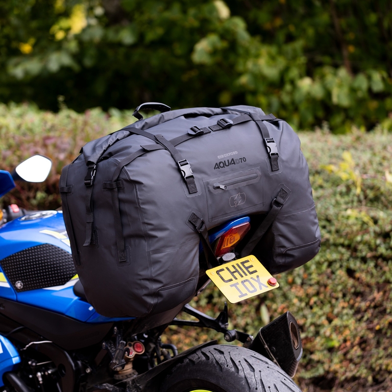 Bolsa de sillín trasera Oxford Aqua D-70 negra