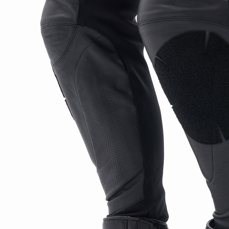 Pantalones de cuero para moto Rebelhorn Veloce, blanco y negro.