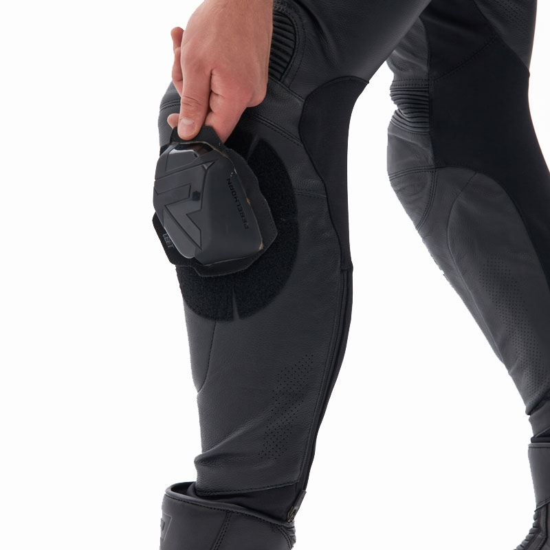 Pantalones de cuero para moto Rebelhorn Veloce, blanco y negro.