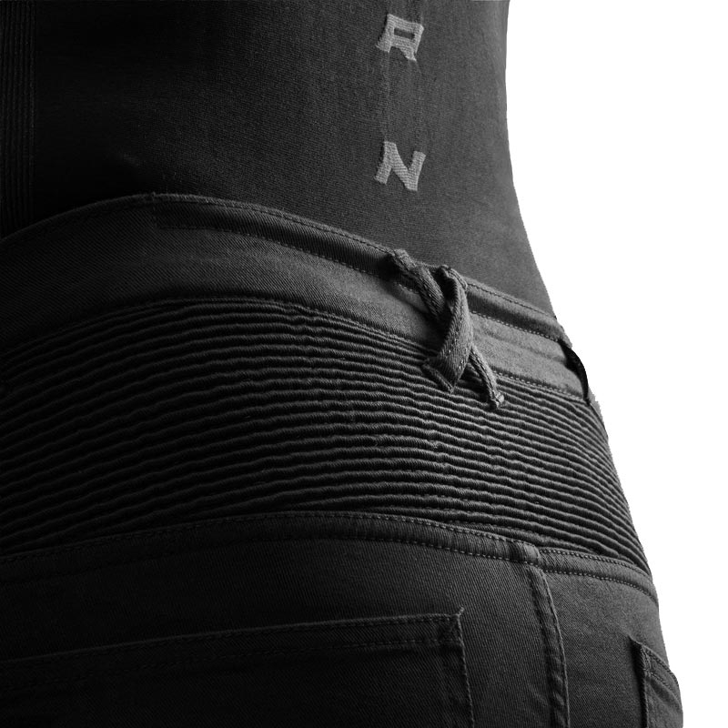 Pantalones vaqueros de moto Rebelhorn Faster cortos, color negro.
