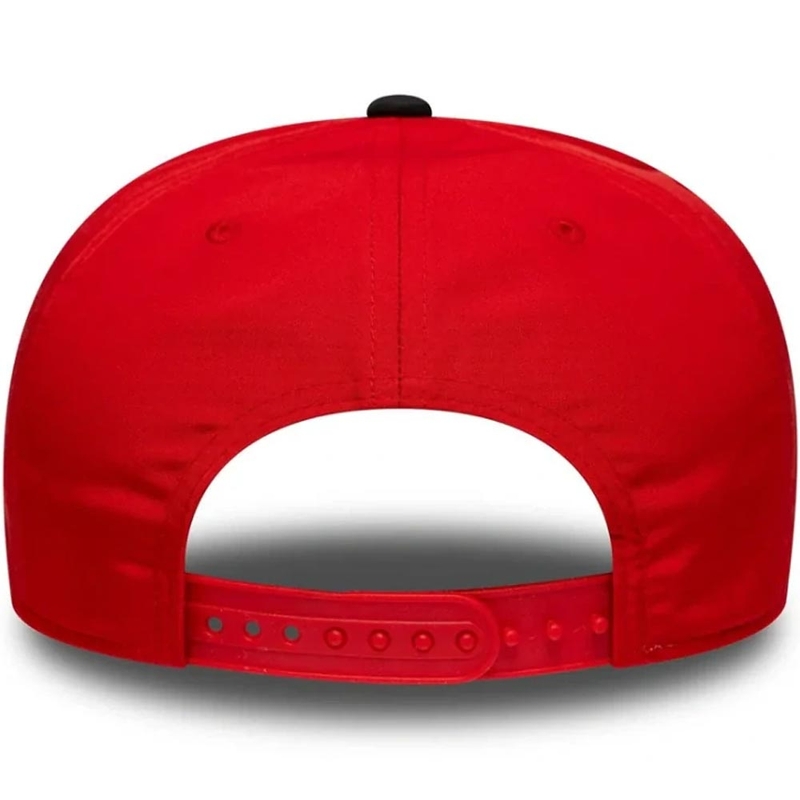 Gorra Ducati Corse 9SEVENTY con logo rojo-negro