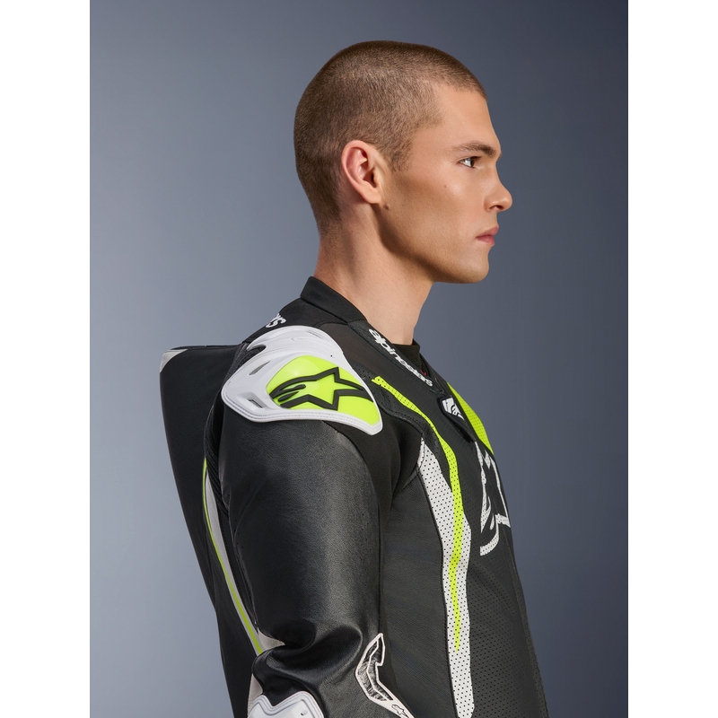 Mono de moto Alpinestars GP TECH V5 de una pieza, de cuero, color negro, blanco y amarillo flúor.