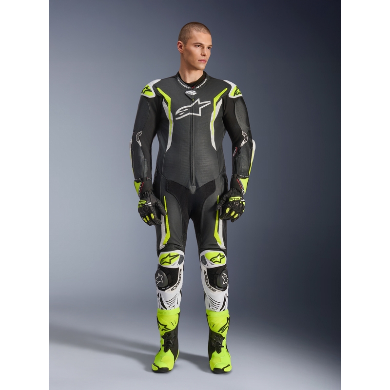 Mono de moto Alpinestars GP TECH V5 de una pieza, de cuero, color negro, blanco y amarillo flúor.