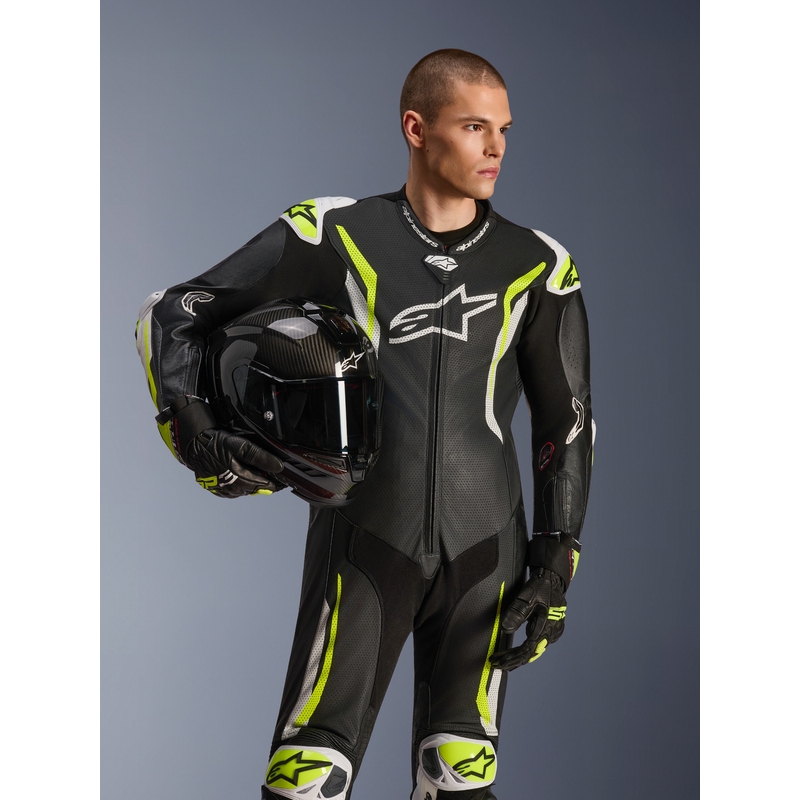 Mono de moto Alpinestars GP TECH V5 de una pieza, de cuero, color negro, blanco y amarillo flúor.