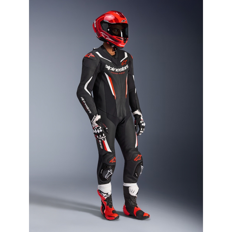 Mono de moto Alpinestars GP FORCE V2 de una pieza, negro, blanco y rojo flúor.
