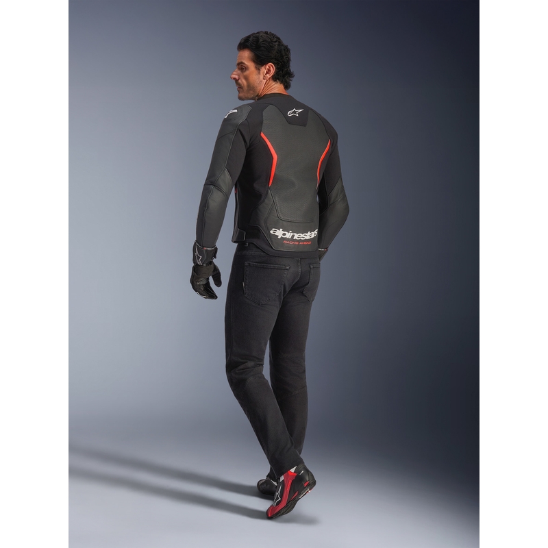 Chaqueta de moto de cuero Alpinestars GP Force V2 Airflow en negro, rojo flúor y blanco.