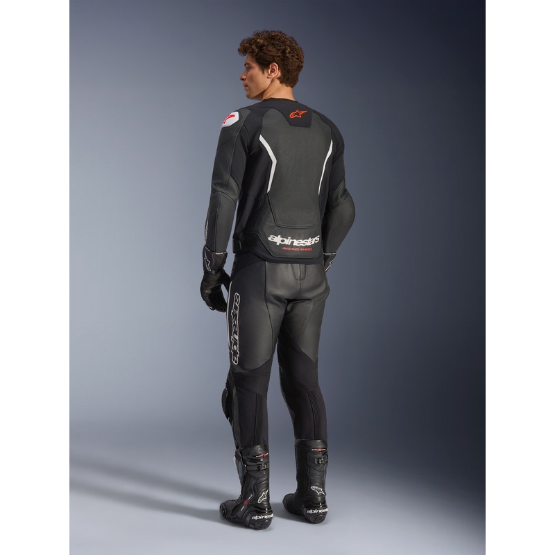 Chaqueta de moto de cuero Alpinestars GP Force V2 Airflow en blanco y negro.