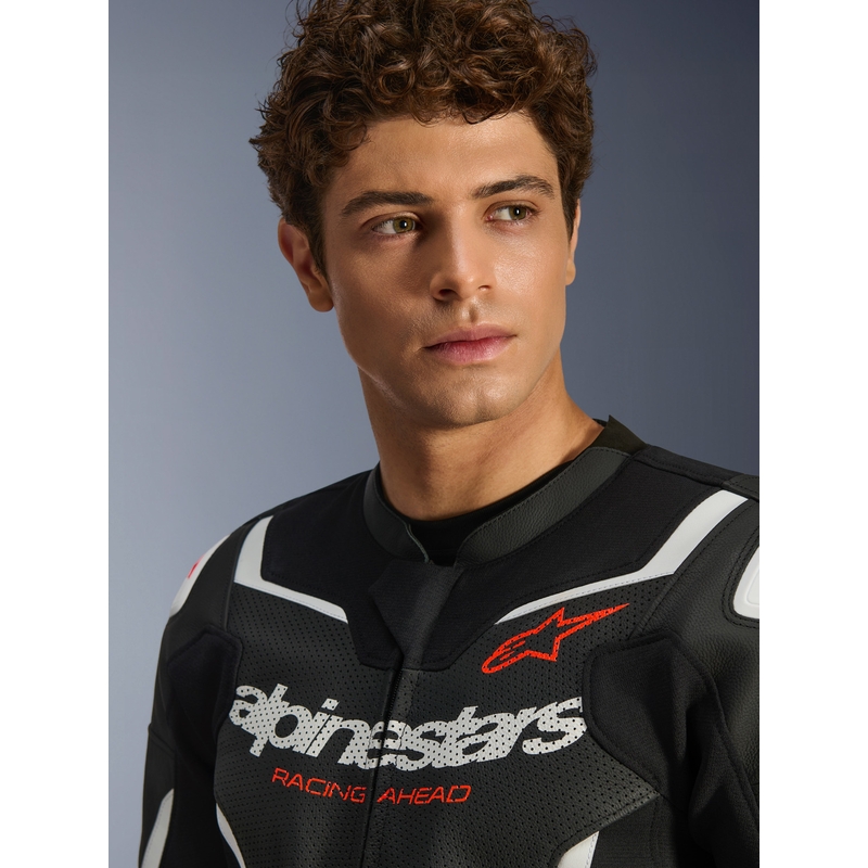 Chaqueta de moto de cuero Alpinestars GP Force V2 Airflow en blanco y negro.