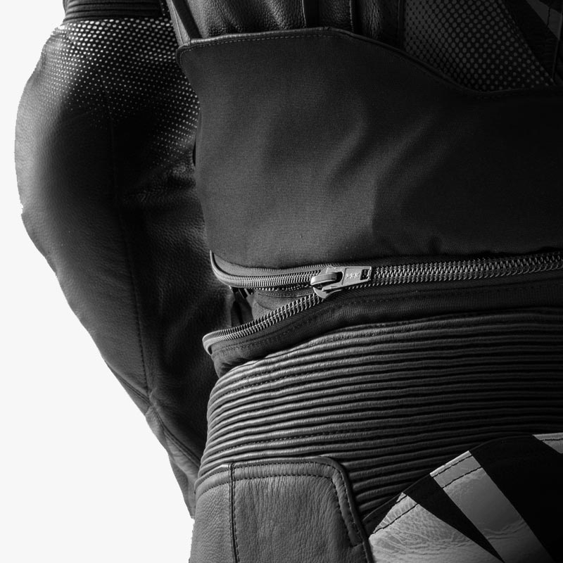 Chaqueta de moto de cuero Rebelhorn Inferno en blanco y negro.