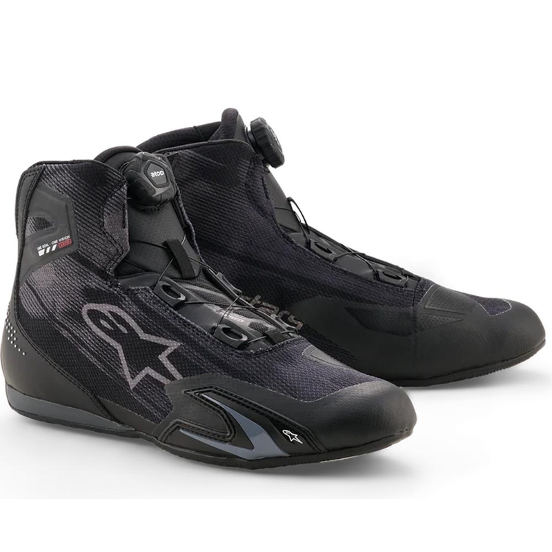 Botas de moto ventiladas Alpinestars Celer, color negro-gris oscuro.