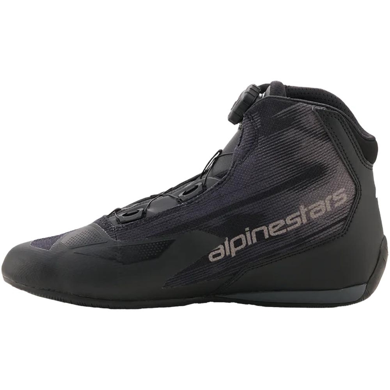 Botas de moto ventiladas Alpinestars Celer, color negro-gris oscuro.