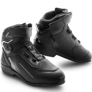 Botas de moto Shima Enzo Air en blanco y negro.