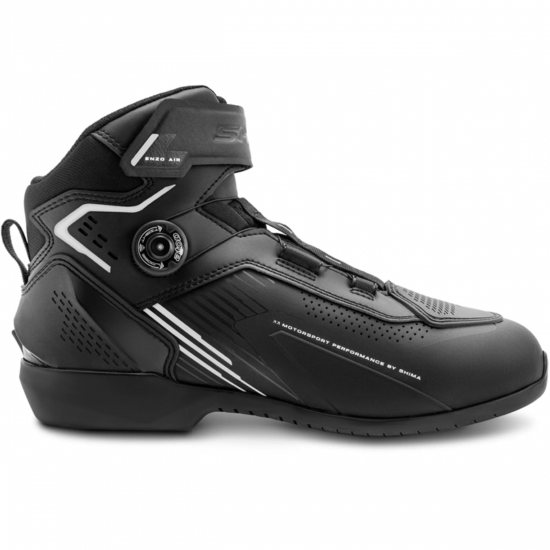 Botas de moto Shima Enzo Air en blanco y negro.