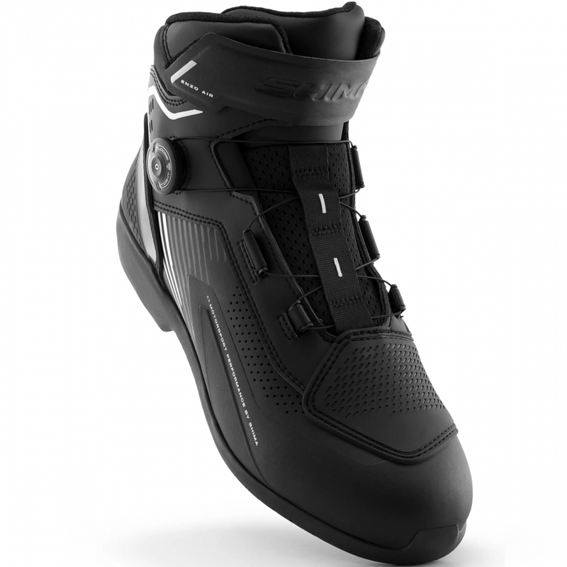 Botas de moto Shima Enzo Air en blanco y negro.