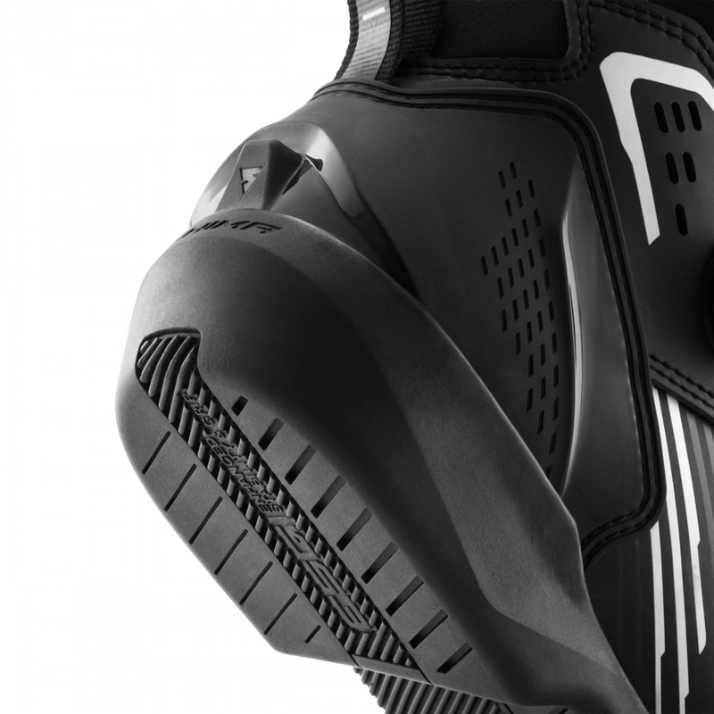 Botas de moto Shima Enzo Air en blanco y negro.