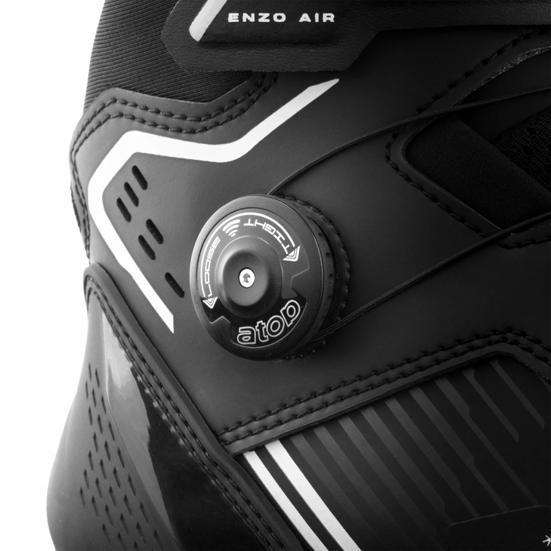 Botas de moto Shima Enzo Air en blanco y negro.